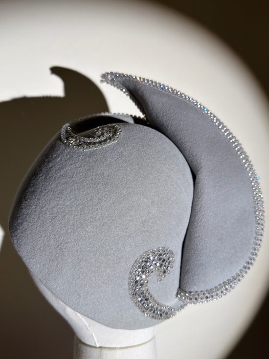 Vintage 80s Iconic Jack McConnell Crystal Trimmed Light Grey Felt Sculptural Hat main image 6